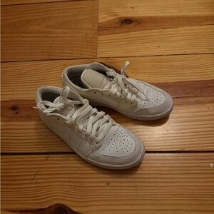 Women Nike air Jordan low white size 7